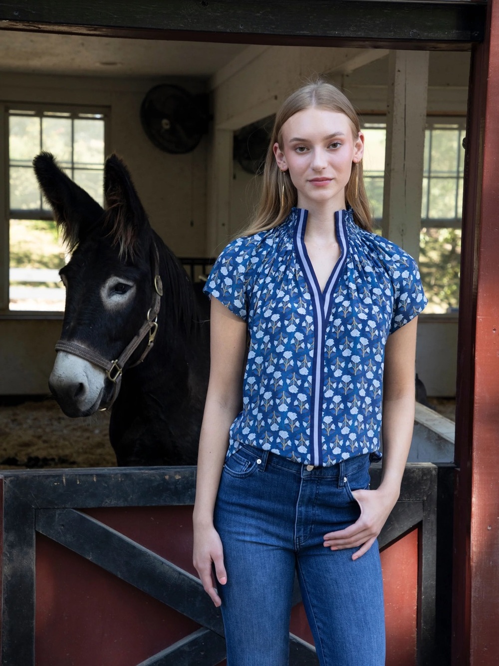 Like New Rungolee Aspen Floral Women's Blue Printed Short-Sleeve Blouse Small